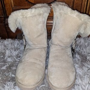 Tan Ugg boots